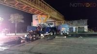 Tráiler se estrella contra puente peatonal en la Av. Madero Poniente de Morelia 