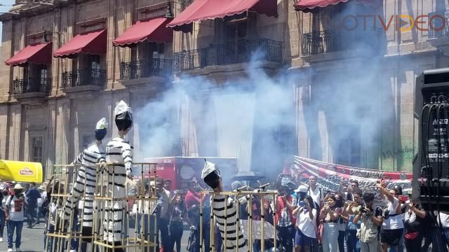 Arantepacuenses vandalizaron fachadas de Palacio de Gobierno, Congreso y del SAT