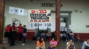 CNTE bloquea sucursales bancarias