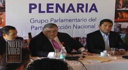 Se reúnen senadores panistas con Carstens