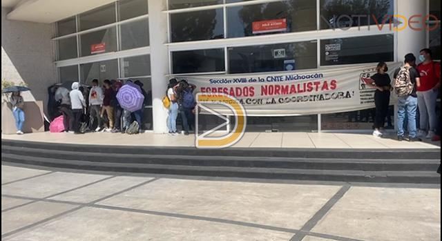 Maestros de la CNTE Instalan Campamento y Bloquean Centro Comercial en Morelia