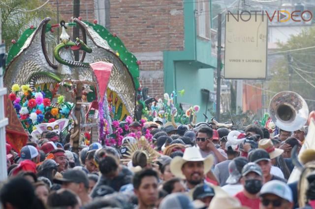 Carnaval de Charo maravilla a visitantes con su color y alegría 