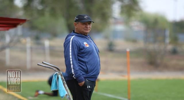 Dan espaldarazo a Enrique Meza al frente de Monarcas  