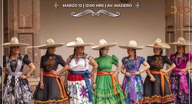 En puerta, desfile de escaramuzas, charros y caballos por 100 años de la charrería en Morelia