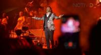 "El Buki" le cantó a todas las mamás michoacanas