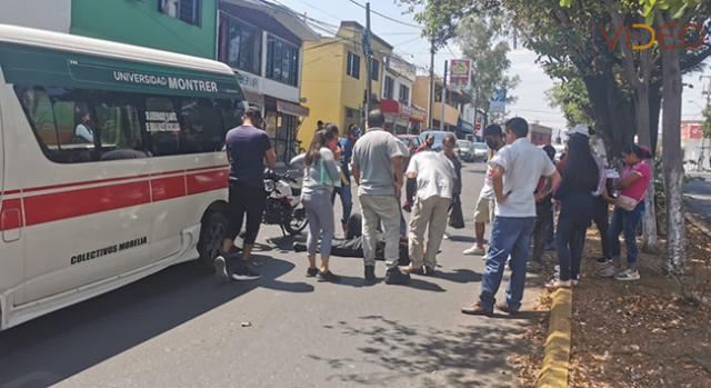 Elemento de la Policía Auxiliar se impacta contra un colectivo