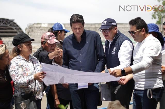 Alfonso Martínez supervisa pavimentación en la Niño Artillero