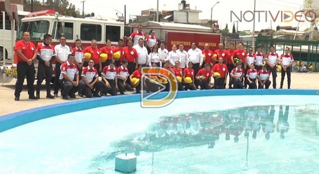 15 Bomberos voluntarios se gradúan para servir a michoacanos.