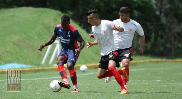 Monarcas golea a Necaxa en amistoso