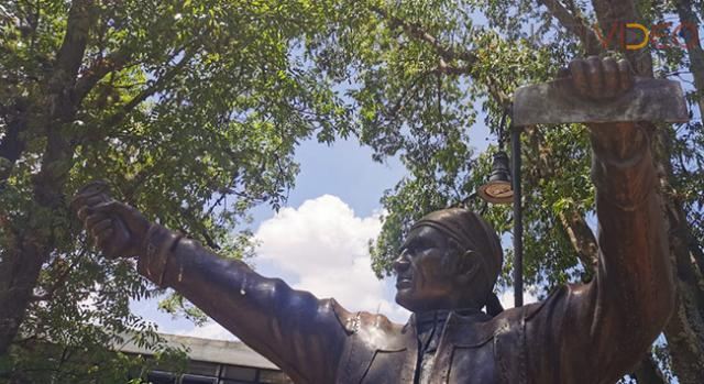 Roban partes de estatua dedicada a  Morelos en el Jardín  Héroes de 1947