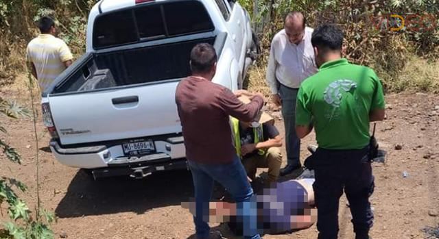 Joven muere al volcar su camioneta en la carretera Los Reyes-Periban