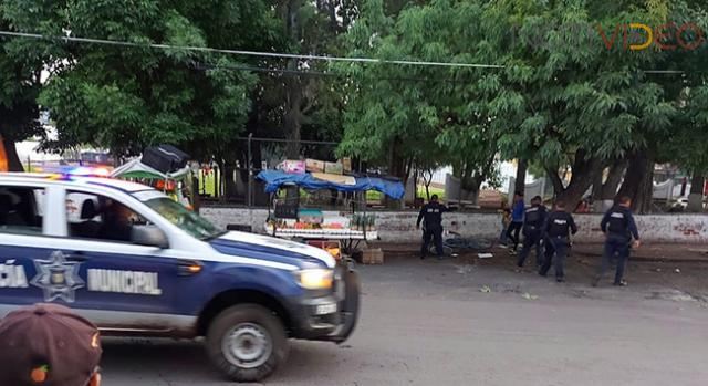 Dos personas fueron  atacadas a balazos frente a la Unidad Deportiva El Chamizal de Zamora 