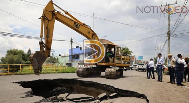 Ayuntamiento rellena socavón registrado en la avenida Siervo de la Nación 