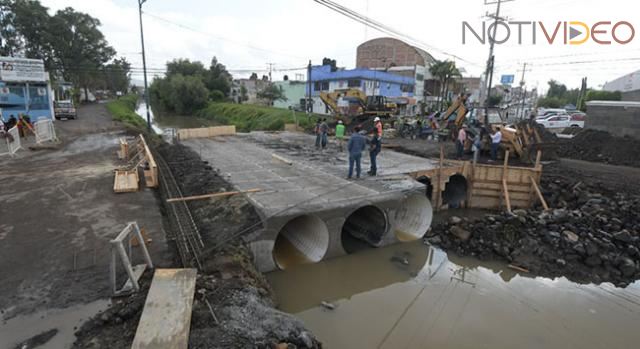 Reconocen morelianos rapidez en construcción de puente en Siervo de la Nación