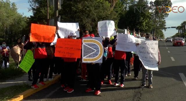 Trabajadores de CENDIS se manifiestan por falta de pagos