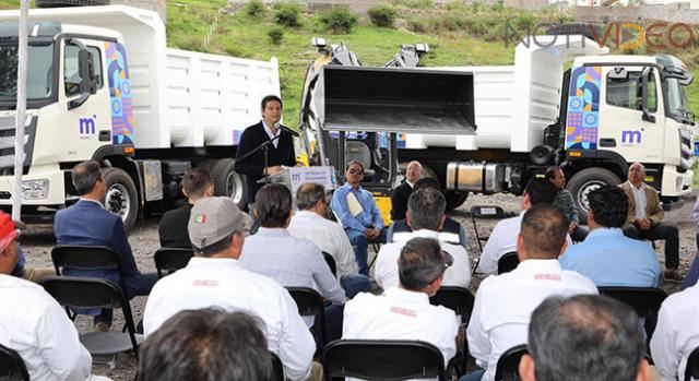 Alfonso Martínez realiza entrega sin precedentes de maquinaria para mejorar servicios y obras