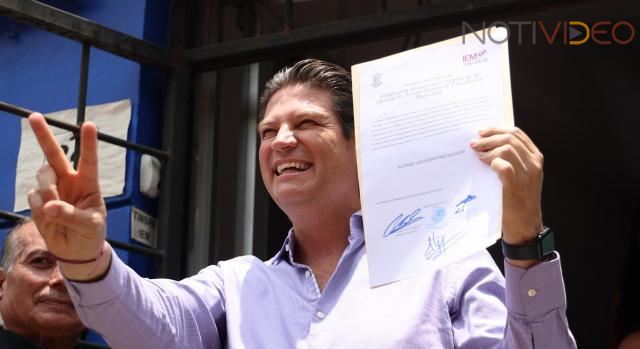 Recibe Alfonso Martínez, constancia de mayoría como Presidente electo