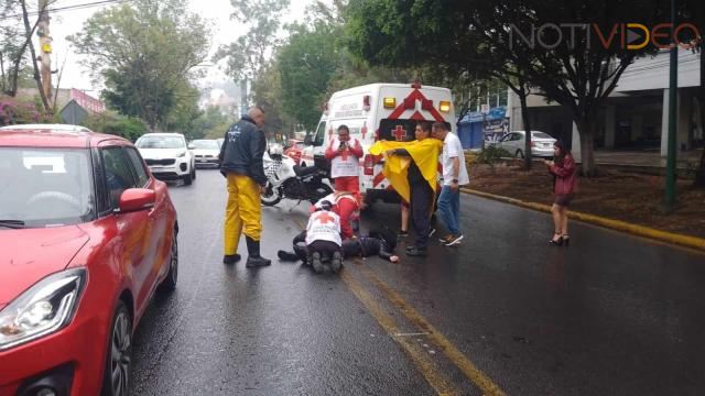 Choque entre auto y moto deja 2 heridos en la Av. Camelinas de Morelia 