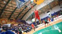 Presencian aficionados del baloncesto entrenamiento de los 12 Guerreros