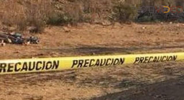 Abandonan tres cuerpos encobijados en la orilla de la carretera 