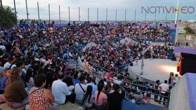 Nuevo récord: mil 450 personas abarrotan el Teatro Chucho Monge