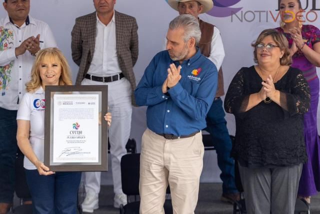 Julieta García Zepeda asiste a entrega del reconocimiento a Cotija como Pueblo Mágico