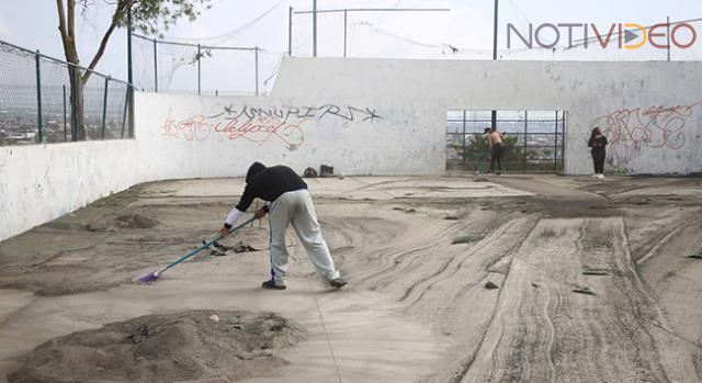 Instruye Alfonso Martínez jornada de limpieza en Campo Deportivo de colonia Solidaridad