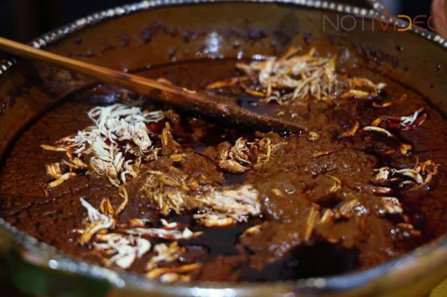 Mole y tradición, en las Fiestas Patronales de Santa María, Morelia