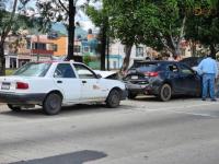 Choque múltiple en Libramiento paseo República de Morelia deja daños materiales