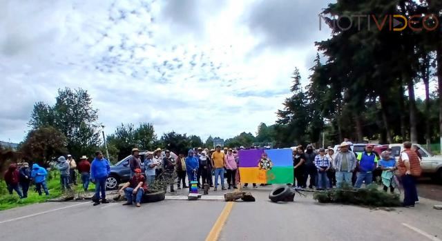 Comunidades indígenas bloquean carreteras en Michoacán