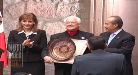 Otorgan reconocimiento al diseñador Manuel Arturo Cuevas Martínez 