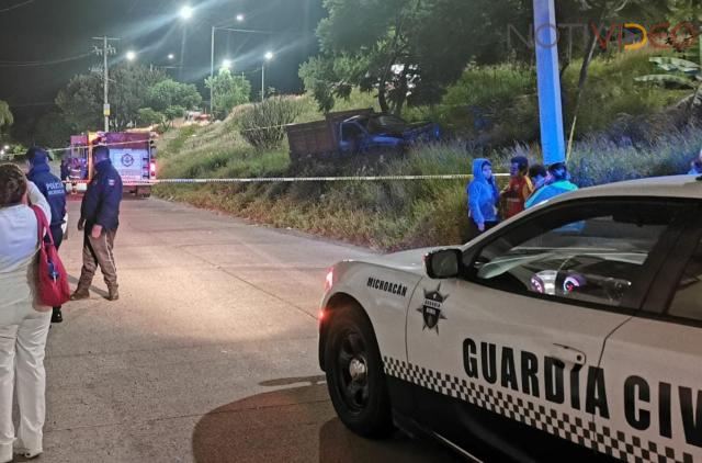 Una persona muerta y tres lesionados en una volcadura frente a la Central de Abastos