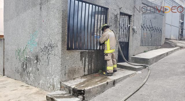 Incendio de basura en una casa abandonadas moviliza a los bomberos esta mañana 