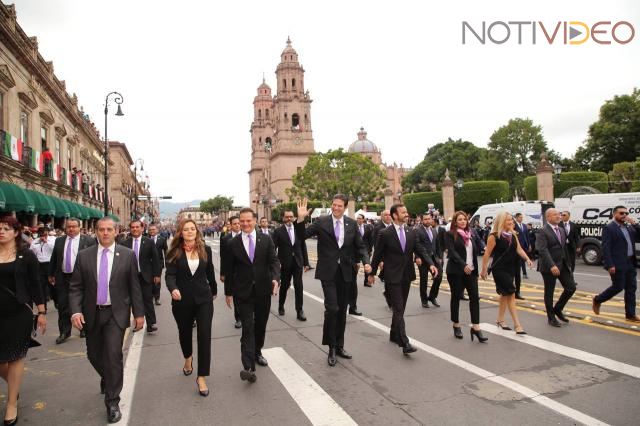 Desfile por la Independencia de México hace brillar el Centro de Morelia