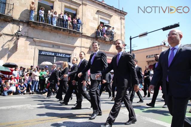 Desfile conmemorativo al natalicio de José María Morelos y Pavón, hace brillar a Morelia