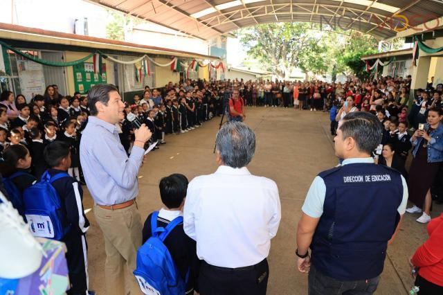 Alfonso Martínez arranca programas de apoyos escolares