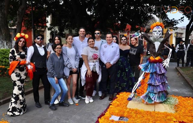 Morelia brilla con los Altares y adornos de Día de Muertos en plazas y jardines