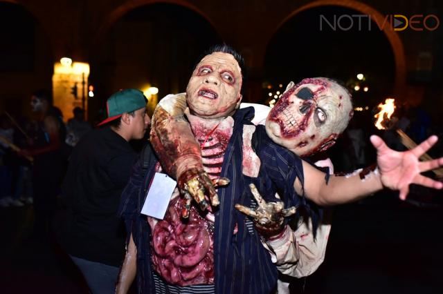 Oleada Zombie invadió la avenida Madero