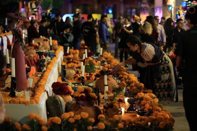 Plaza de Armas, reviste de color y tradición para conmemorar el Día de Muertos