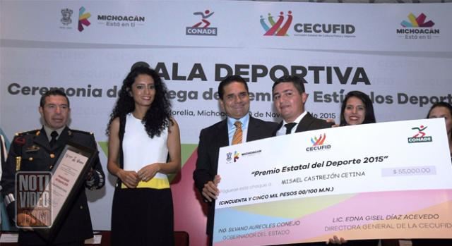 Premia Silvano Aureoles a deportistas michoacanos