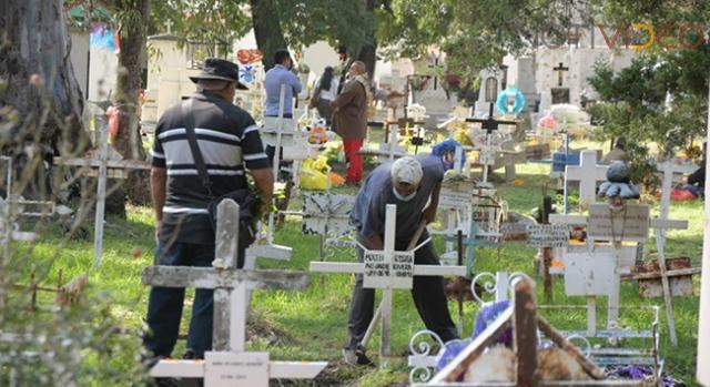 Panteones de Morelia comienzan a llenarse de vida y tradición