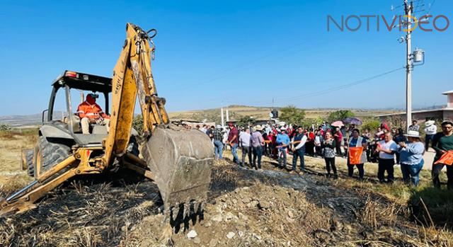 Con tanque elevado de agua, Chava Cortés cumple un compromiso más