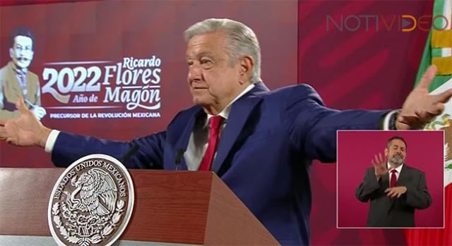 Califica AMLO de “striptease político” la marcha a favor del INE