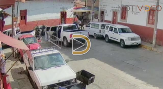 Dos jóvenes son levantados por un grupo de sujetos armados en pleno centro de Pátzcuaro