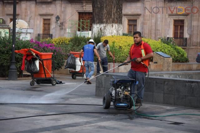 Gobierno de Morelia realiza acciones de limpieza en Plaza Melchor Ocampo