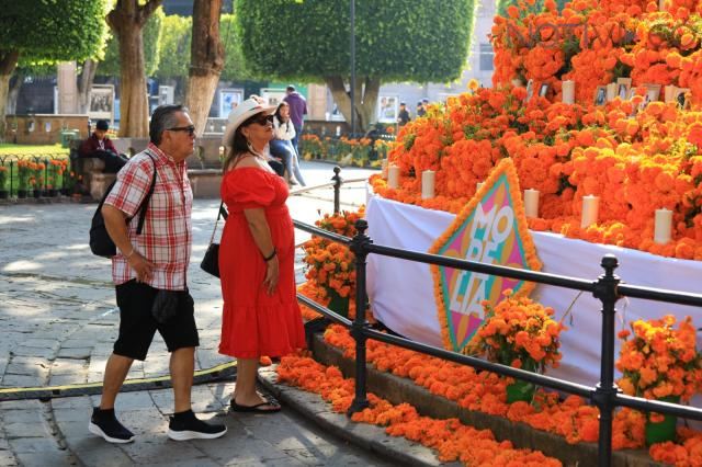 Asiáticos, europeos y americanos disfrutan de los atractivos de Morelia