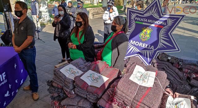 Solidario abrazo del SLyT: entrega 450 cobijas a la campaña “Cobijemos Morelia”