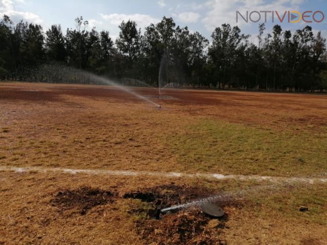 Reactiva ayuntamiento sistema de riego en cancha de fútbol de INDECO