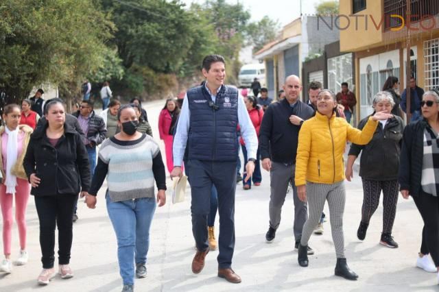 Agradecen vecinas y vecinos a Alfonso Martínez por pavimentación, tras más de 30 años de solicitud