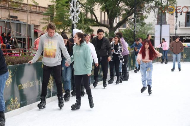 15 mil personas ya disfrutaron de la pista de hielo del Gobierno de Morelia